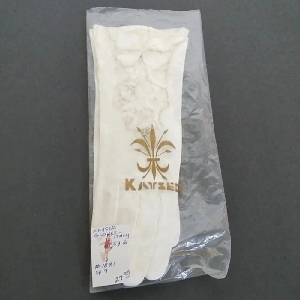 Vintage Kayser Italian Leather Cutout Gloves 6.5 White Bridal NOS 1950s Firm